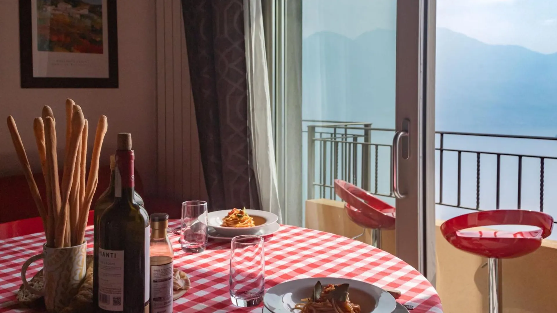 Dante With Spacious Balcony And Lake View Parzanica 0*,  Itália