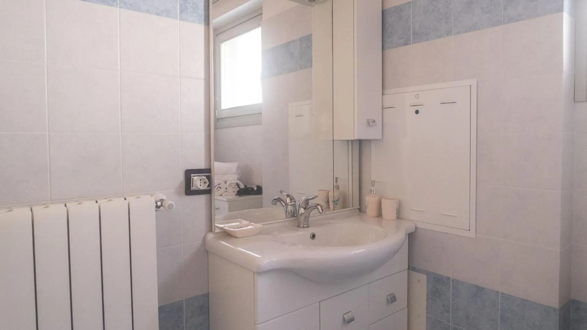 Apartamento Dante With Spacious Balcony And Lake View Parzanica Itália
